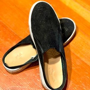 Universal Thread Womens Shoe.